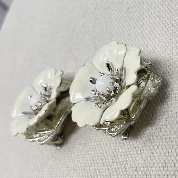 Vintage Sarah Coventry Floral Clip-On Earrings‎ White & Silver-Tone Metal Retro - Picture 3 of 11